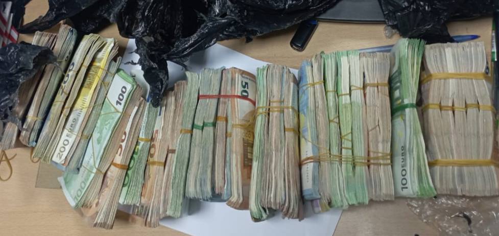  المعبر الحدودي بملولة.. الديوانة تحبط محاولة تهريب مبلغ من العملة الأجنبية بقيمة تناهز 700 أ.د