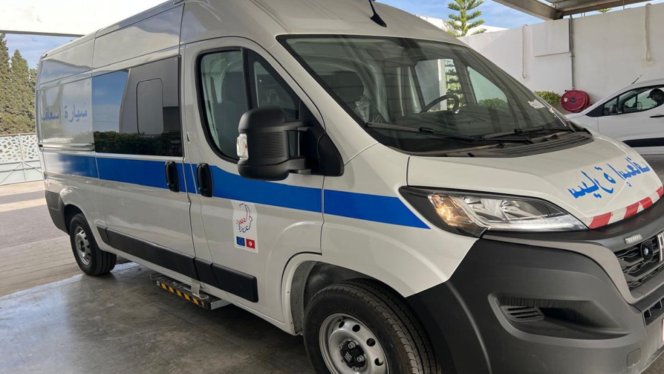 الاتحاد الأوروبي يسلّم تونس 47 سيارة إسعاف كاملة التجهيز