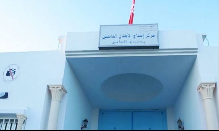   سدّد لكمة لمسنّ .. إيداع طفل بمركز إصلاح الجانحين