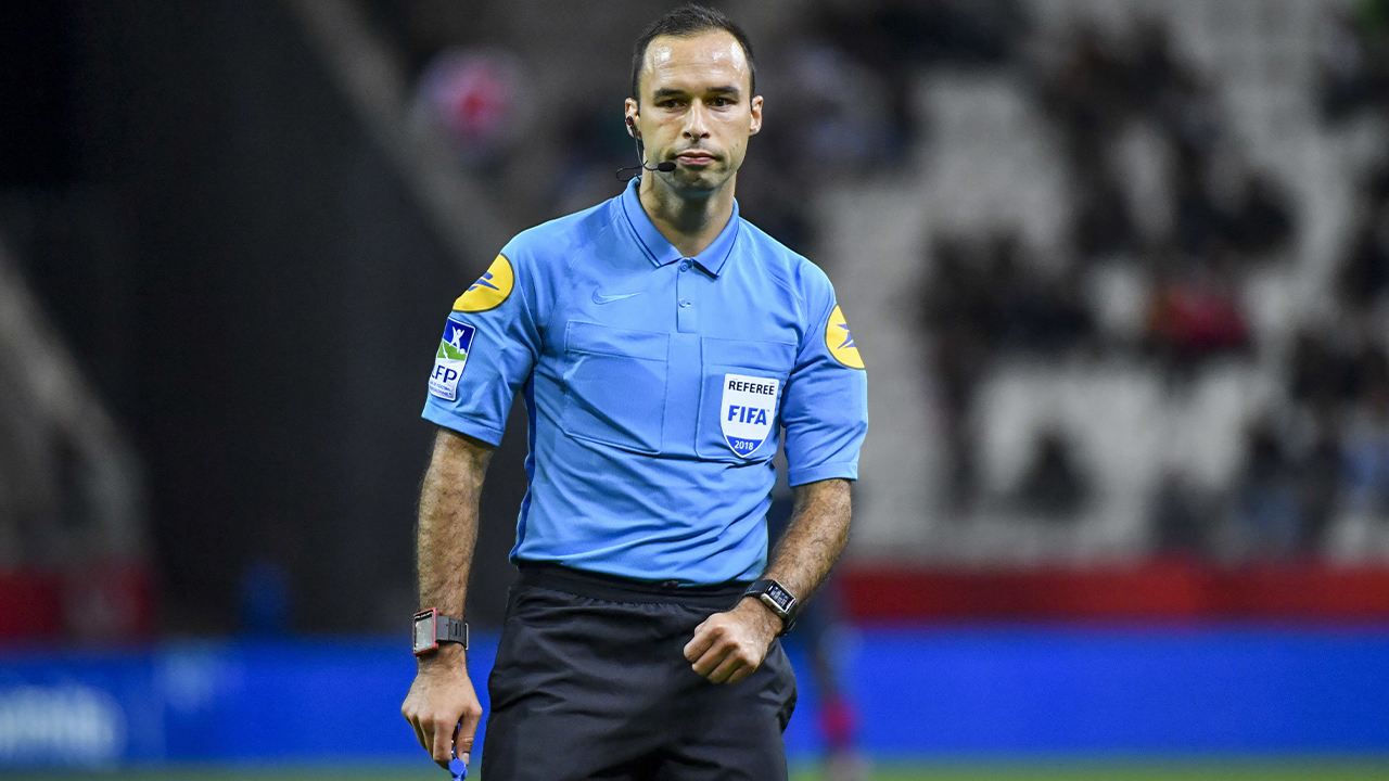 حكم فرنسي لمباراة تونس والبرازيل 