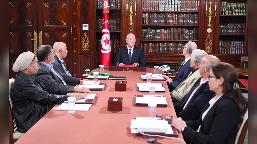  خلال تسلم التقرير الأوّلي من قبل اللّجنة المكلفة بإيجاد حلول للوضع البيئي بقابس.. رئيس الجمهورية: من حقّ الشّعب معرفة الحقائق.. وسيتمّ وضع حدّ لمعاناته 