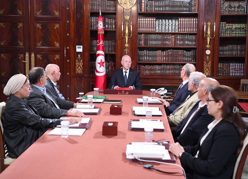 رئيس الجمهورية يتسلم التقرير الأوّلي من اللّجنة التي كلّفها بإيجاد حلول عاجلة للوضع البيئي بقابس