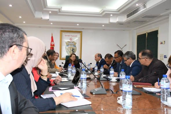 متابعة تنفيذ برنامج عقد الأهداف للشركة التونسية للكهرباء والغاز 