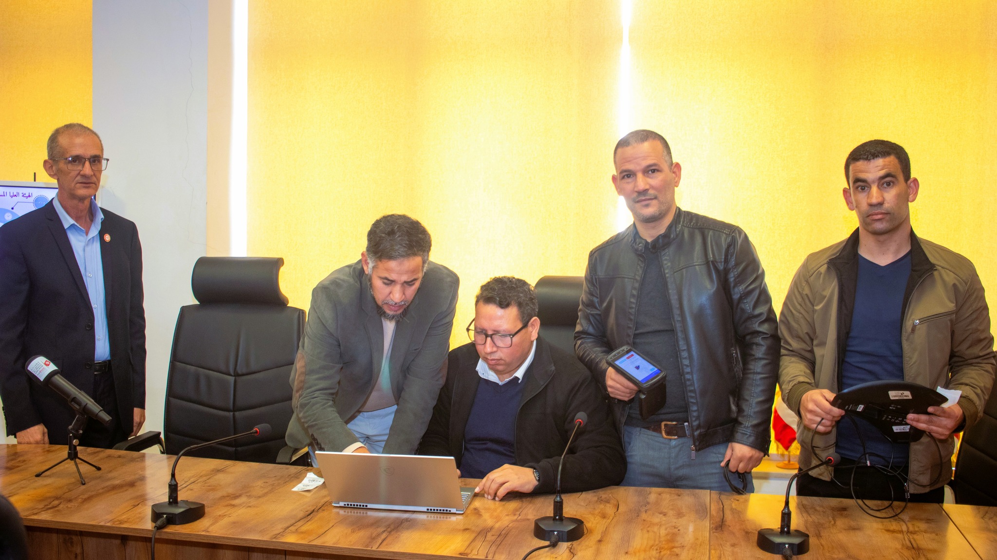 الانطلاق في ترقيم الأصول الثابتة لهيئة  الانتخابات باعتماد تقنيـة تحديد الهوية بموجـات الراديو