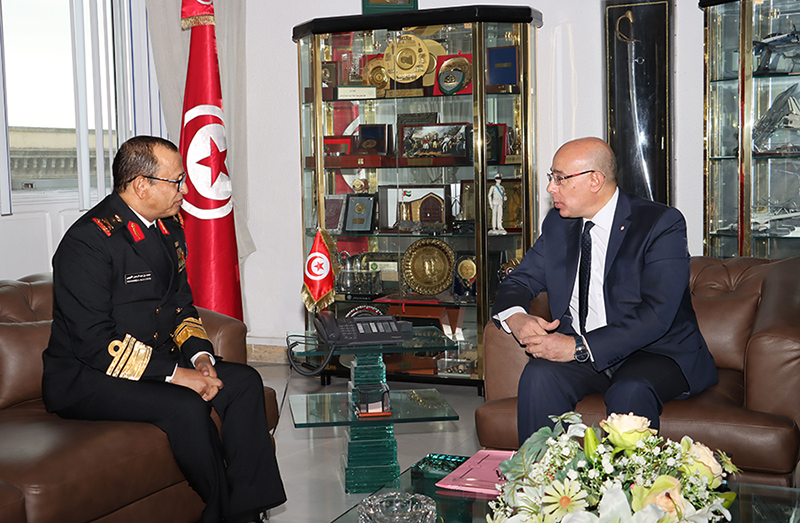 علاقات التعاون العسكري وتنويع مجالاتها أبرز محاور لقاء وزير الدفاع برئيس أركان القوات البحرية الملكية السعودية