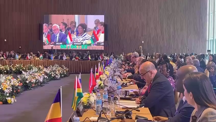 وزير الخارجية في القمة الإفريقية الأوروبية: " يجب التعاطي مع الهجرة في إطار مقاربة شاملة متعدّدة الأبعاد "