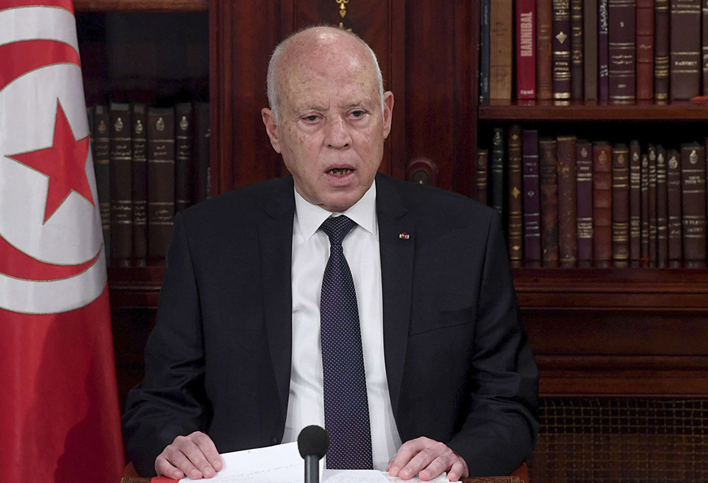 رئيس الجمهورية: من يعتبر الكرسيّ الذي يجلس عليه هدفا ولا همّ له سوى الامتيازات فلا حاجة للشّعب به