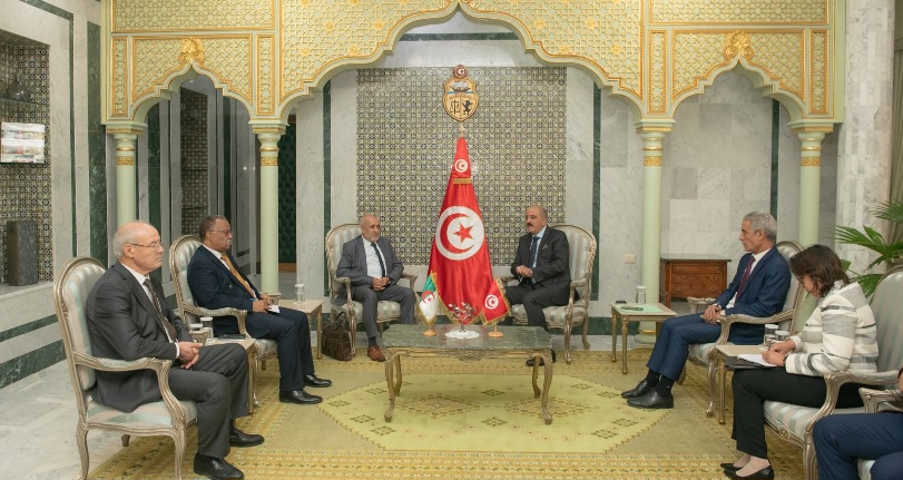 وزير الخارجية يؤكّد على المهام الموكولة للبرلمانيين التونسيين والجزائريين في الدفاع على مصالح البلدين