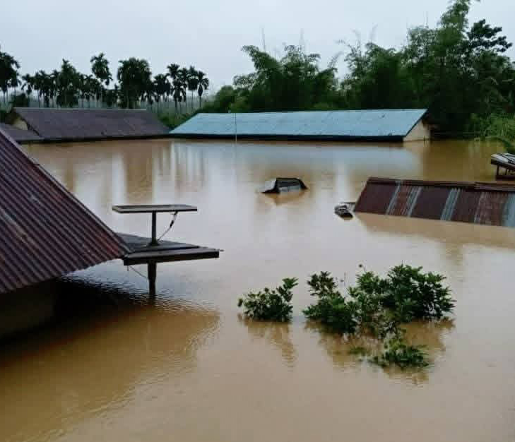 إندونيسيا.. مقتل 10 أشخاص وفقدان آخرين جراء فيضانات وانهيارات أرضية 