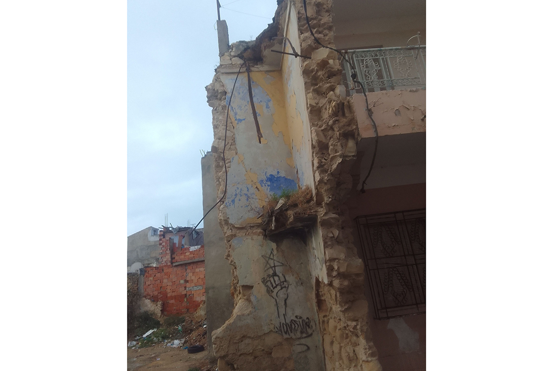 منزل جميل.. مواطنون يطالبون بإزالة بناية متداعية للسقوط