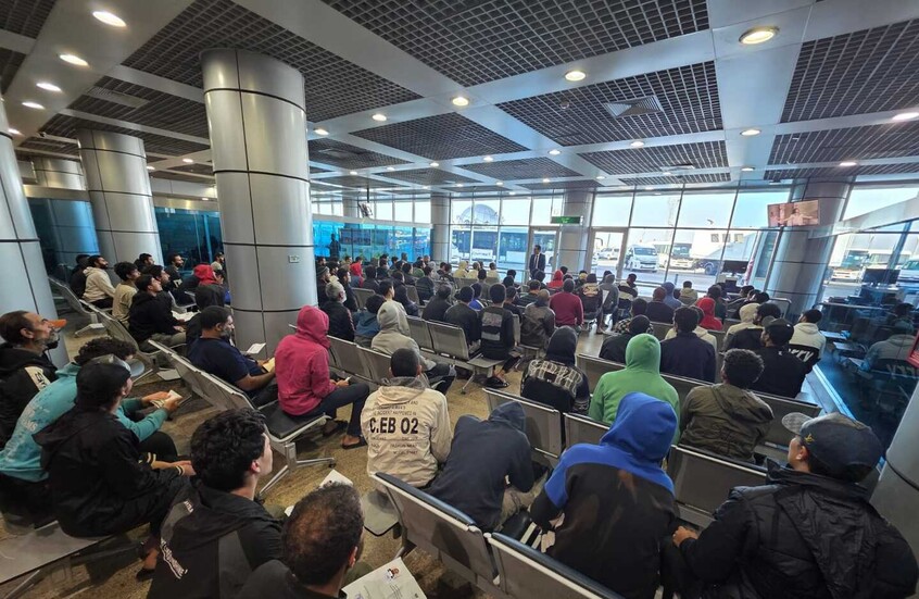 السلطات المصرية تنقذ 131 مواطنا في ليبيا