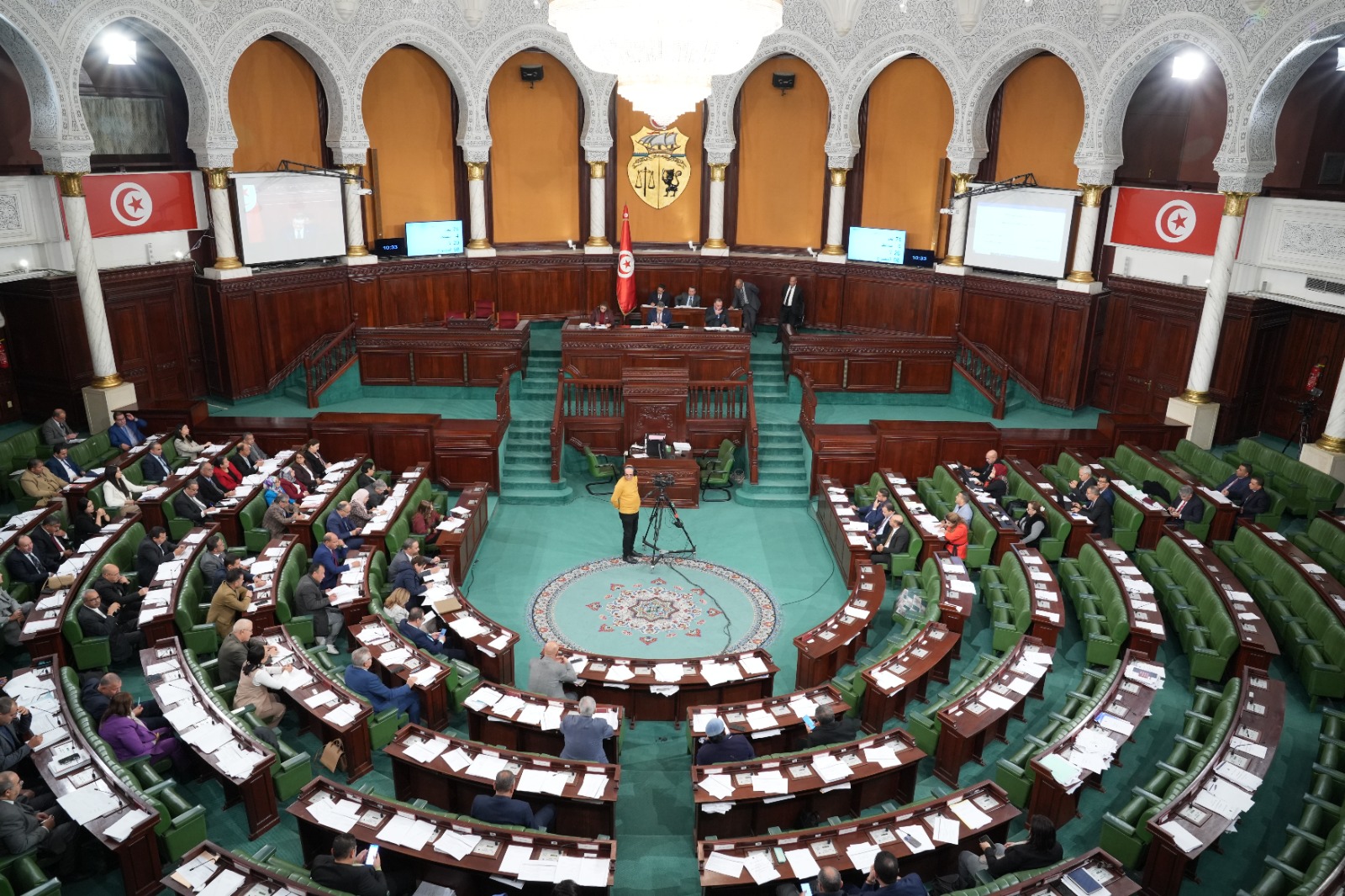 البرلمان يصادق على فصل 'توريد سيارة لكلّ عائلة' 