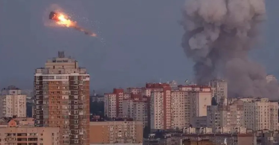 هجوم روسي بالمُسيرات على "كييف".. سقوط قتيل وجرحى