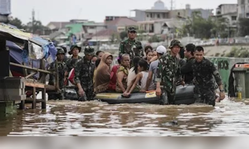 كارثة فيضانات إندونيسيا.. مقتل 613 ونزوح نحو مليون شخص