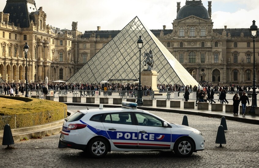 أمر بتعزيز الإجراءات الأمنية.. وزير الداخلية الفرنسي: نواجه تهديدا إرهابيا مع اقتراب موسم الأعياد