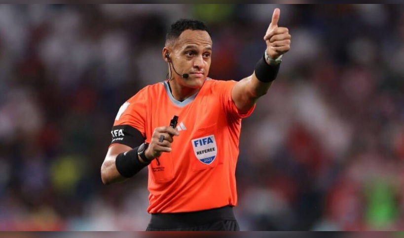 الحكم إسماعيل الفتح يدير مباراة تونس وفلسطين