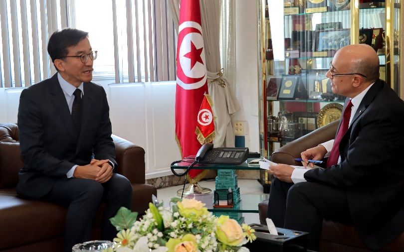 توسيع مجالات التعاون العسكري بين تونس وجمهورية كوريا محور لقاء وزير الدفاع بالسفير الكوري