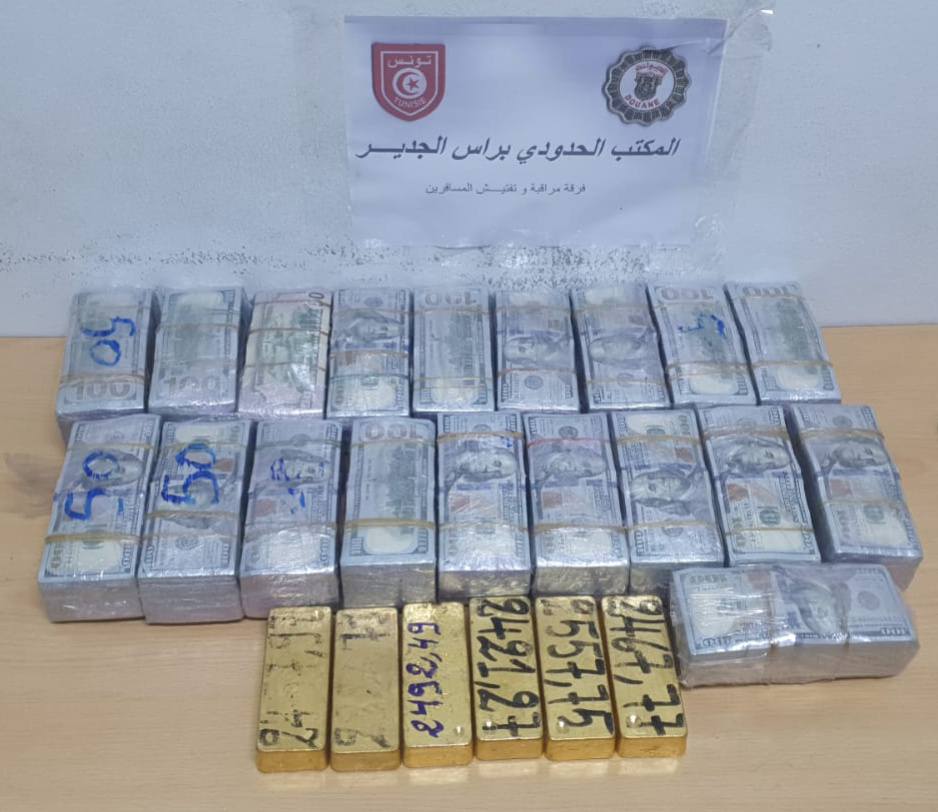 إحباط محاولة تهريب أكثر من 14 كلغ من الذهب ومبلغ من العملة الصعبة