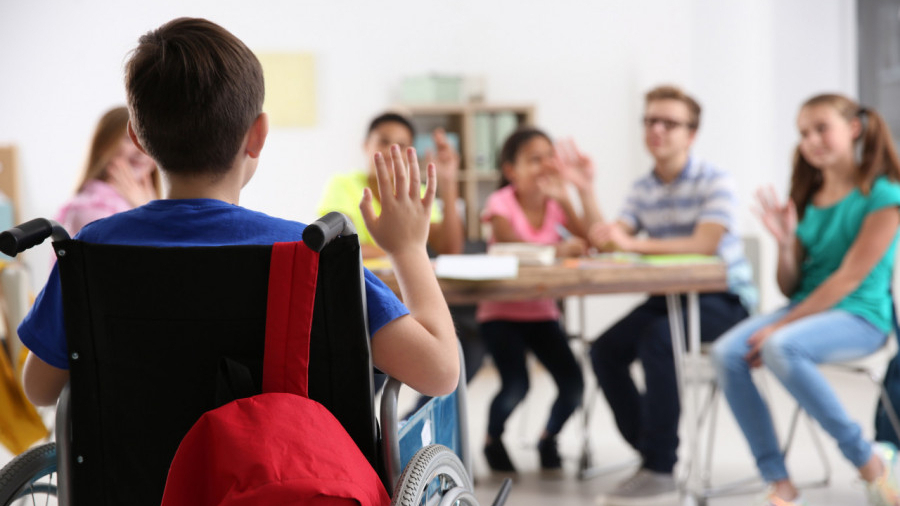 انطلاق برنامج الدمج المدرسي لذوي الاحتياجات الخاصة..     انخراط أعوان التربية الاجتماعية في برنامج تعليم الكبار لمرافقة التلاميذ