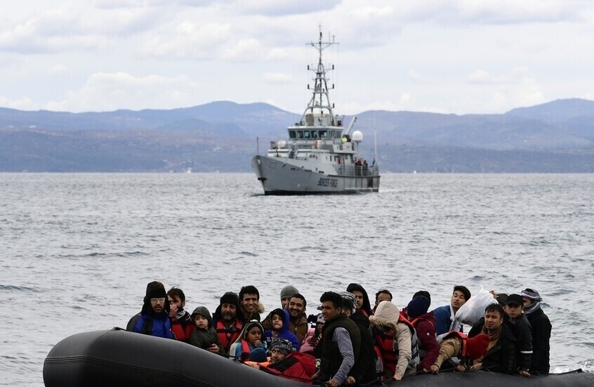 مصرع 18 مهاجرا بعد غرق قاربهم قبالة سواحل جزيرة كريت اليونانية