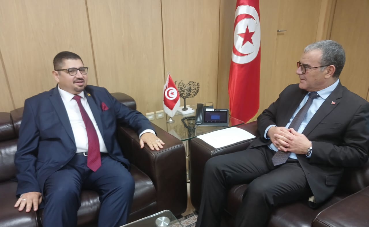 استكمال مسار احتضان تونس لمركز التميز الإفريقي للأسواق الشاملة محور لقاء وزير الإقتصاد بمديره التنفيذي