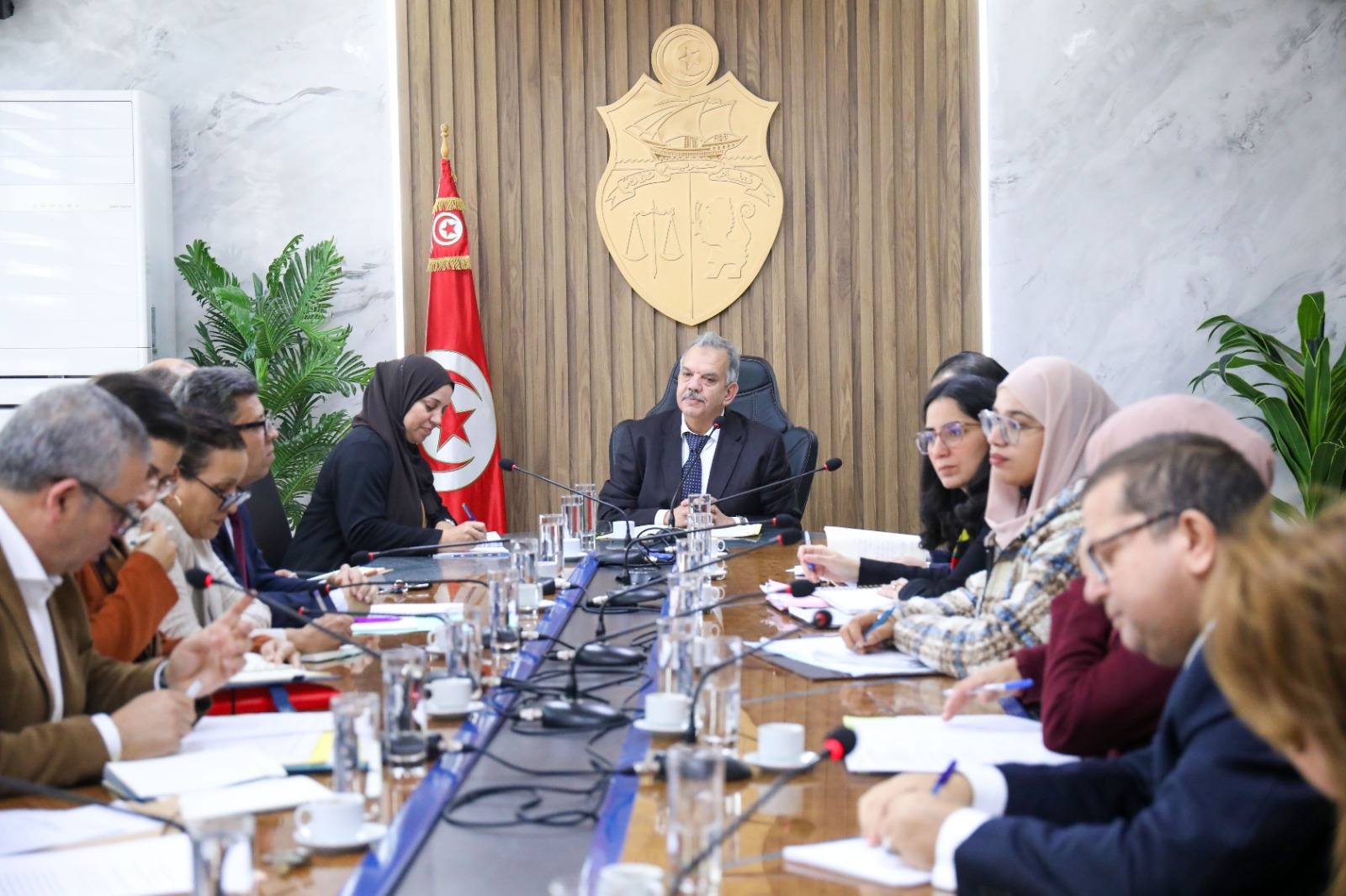 وزير الرياضة يُشرف على جلسة عمل لمتابعة تقدم مشروع بناء ملعب المنزه