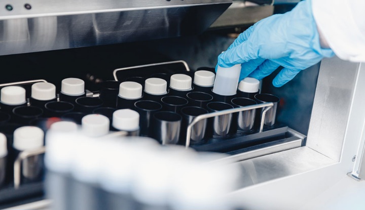 فضيحة طبية في أوروبا.. استخدام حيوانات منوية لمتبرع يحمل طفرة سرطانية لإنجاب نحو 200 طفل