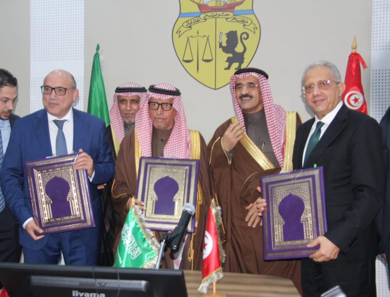 🔴توقيع عقد إنجاز مستشفى الملك سلمان بن عبد  العزيز الجامعي بالقيروان