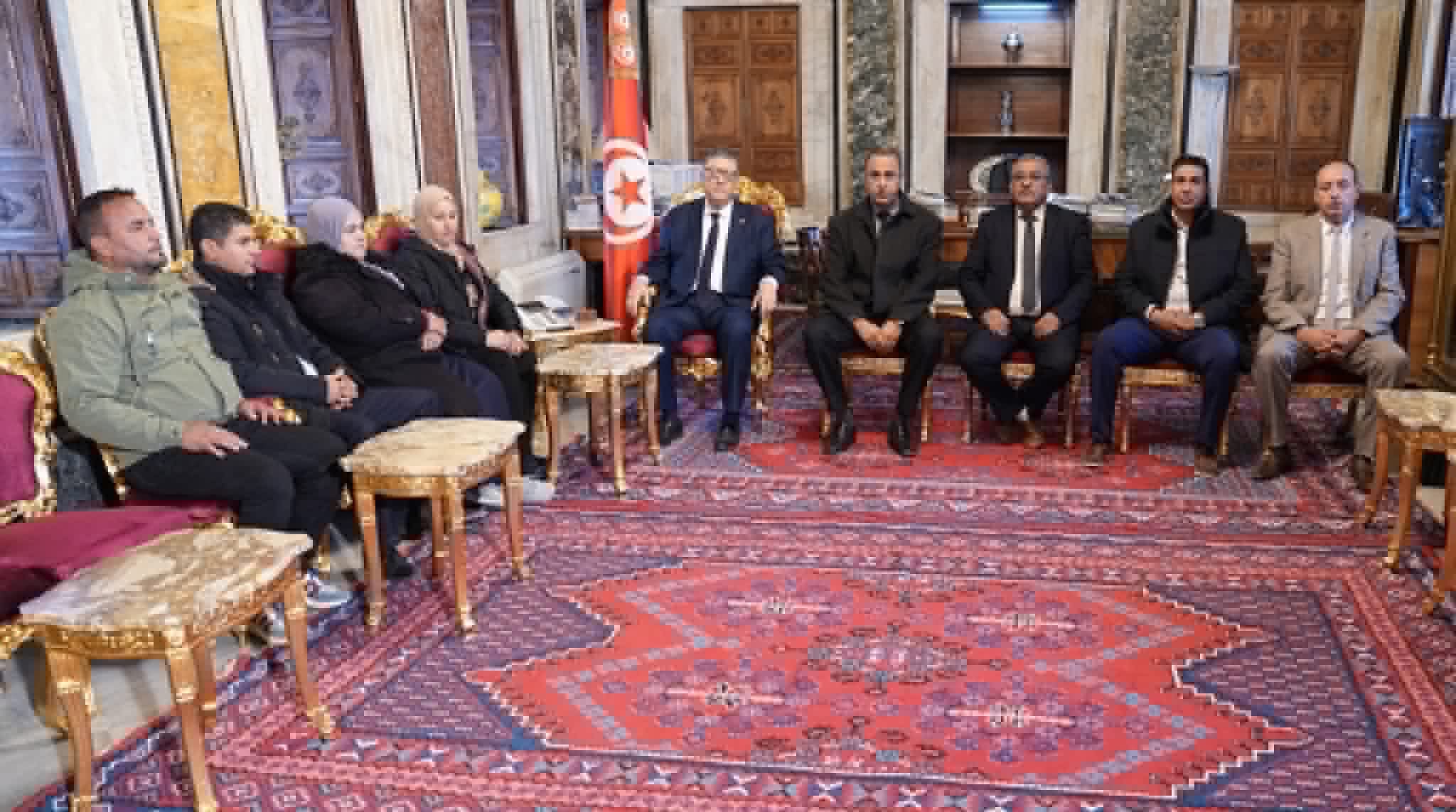 رئيس البرلمان يستقبل ممثلين عن عمال الغراسة والبستنة بتطاوين وقبلي