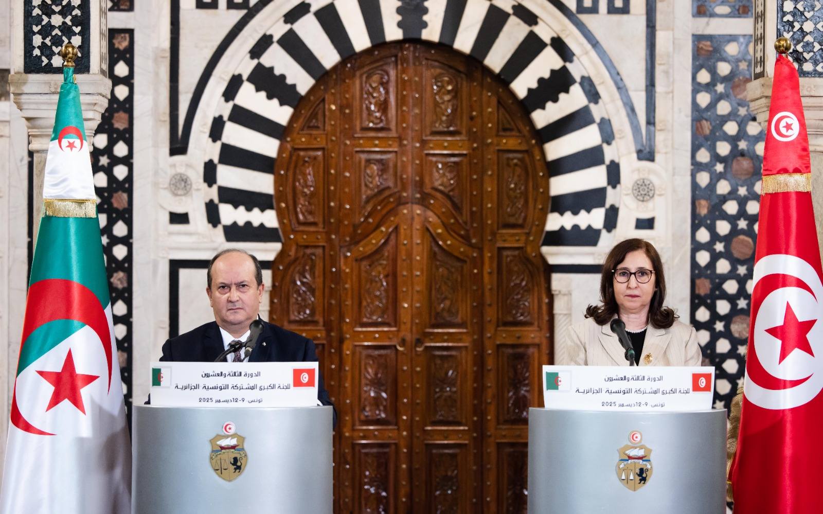  اختتام الدورة الـ23 للجنة الكبرى المشتركة التونسية - الجزائرية..   توقيع 25 اتفاقية ومذكرة تفاهم .. ودفع التعاون والشراكة نحو المزيد من التكامل والاندماج