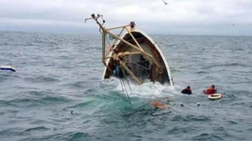 العثور على جثة لأحد البحارة الثلاثة المفقودين بسواحل الصخيرة 