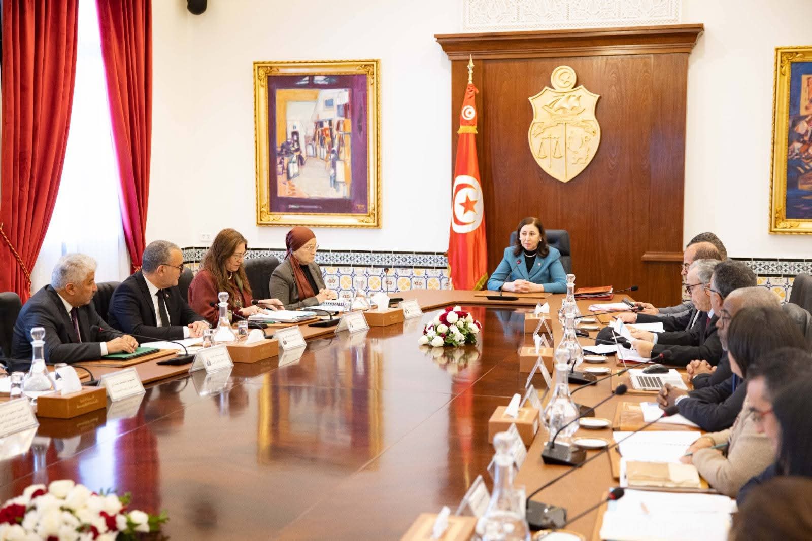 الترخيص لشركة "سنيب لابراس" في إحالة كامل اسهم "دار الصباح" لفائدتها بالدينار الرمزية والشروع في عملية الدمج بين الشركتين