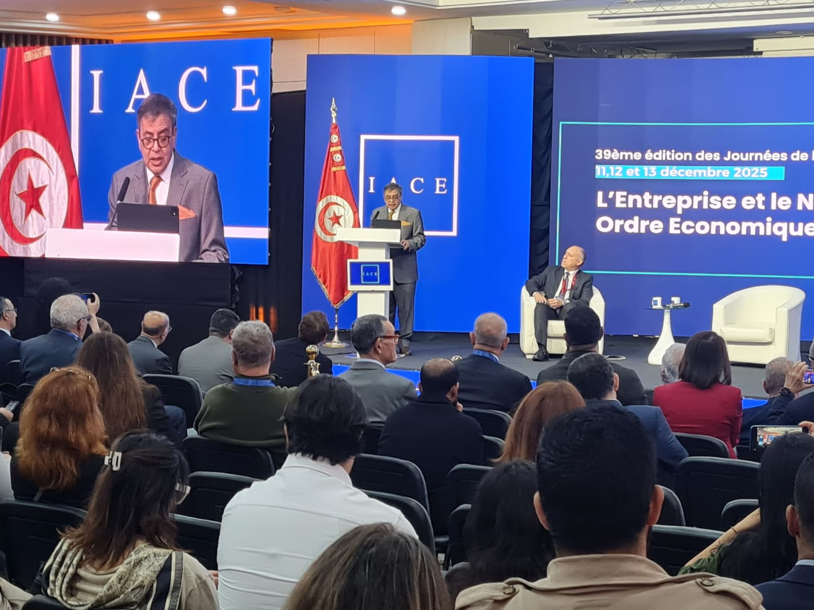 في اختتام الدورة 39 لأيام المؤسسة..     محافظ البنك المركزي يدعو القطاع الخاص إلى تحديث رؤيته الاستثمارية ودعم المشاريع الواعدة