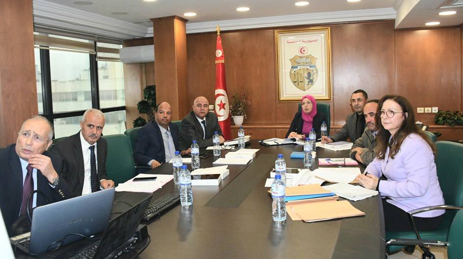 مؤسسات صغرى ومتوسطة.. لجنة تسيير خط اعتماد دعم إعادة الهيكلة المالية تنظر في ملفات عدد من المؤسسات