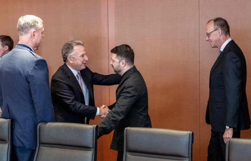 مُحادثات برلين بشأن أوكرانيا.. الوفد الأمريكي يُعرب عن تفاؤله 