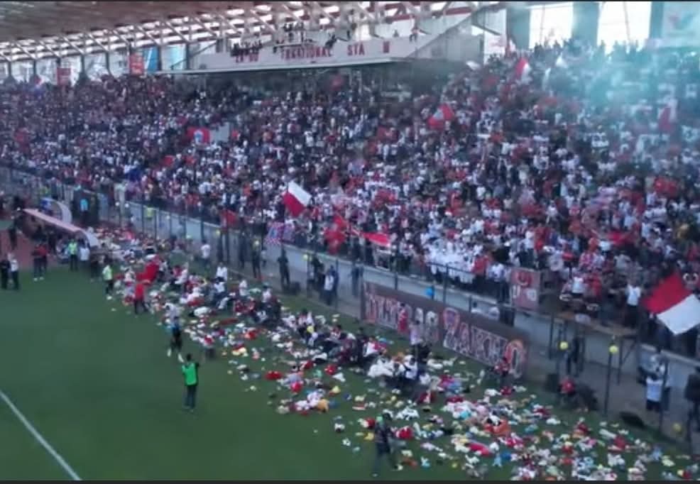 الفيفا تمنح جائزة "المشجعين" لجماهير زاخو العراقي 