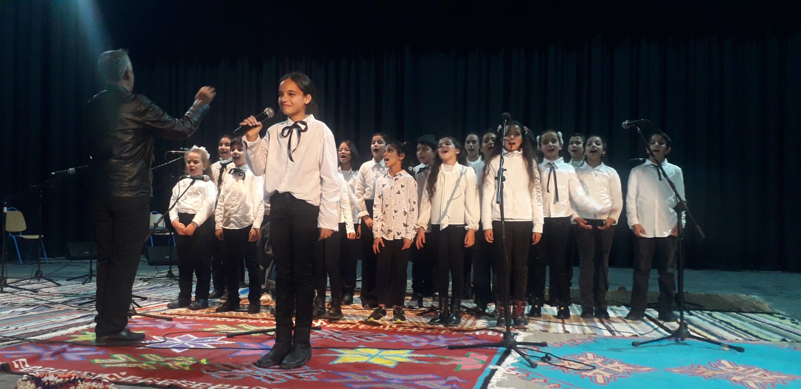 145 تلميذ وتلميذة يشاركون بالملتقى الجهوي للكورال بالمدارس الابتدائية بولاية منوبة