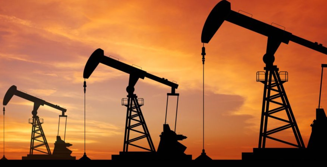 انخفاض أسعار النفط بفعل محادثات أوكرانيا وبيانات ضعيفة من الصين