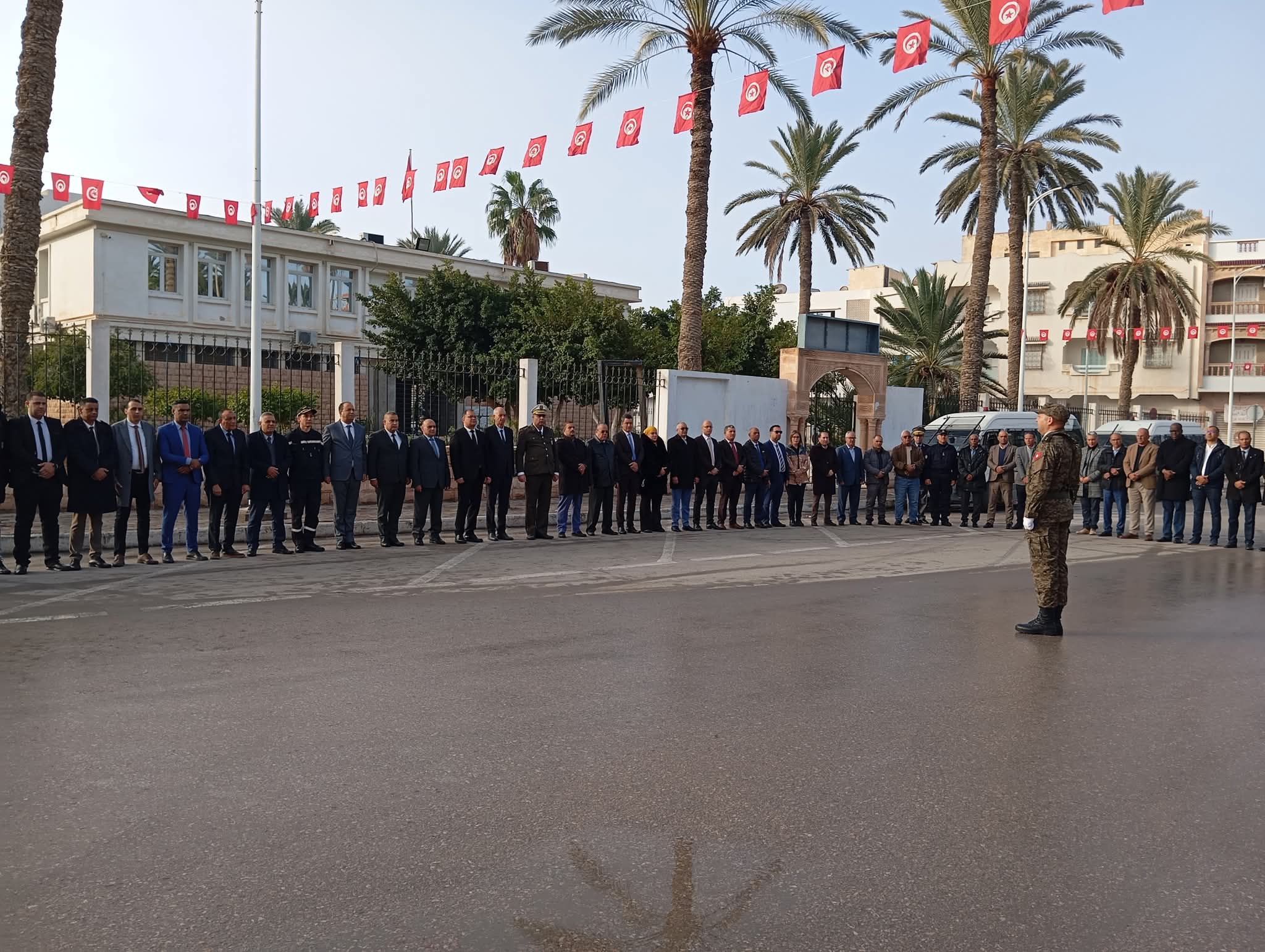   قابس.. موكب تحية العلم احتفالا بالذكرى 15 لعيد الثورة