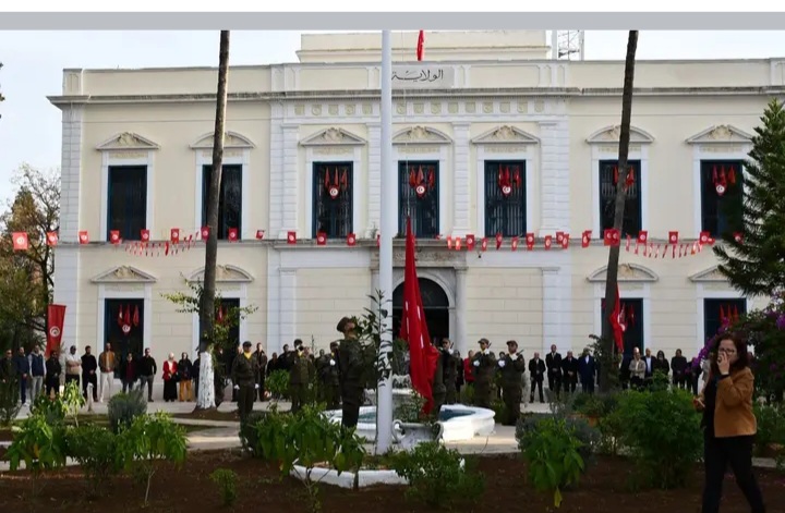 منوبة .. موكب جهوي احتفالا بالذكرى 15 للثورة و دعوة إلى الانخراط في مسار البناء