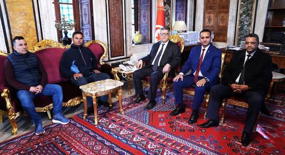 رئيس البرلمان يجتمع بممثّليْن عن عمال الإعاشة لدى الشركات البترولية بصحراء تطاوين