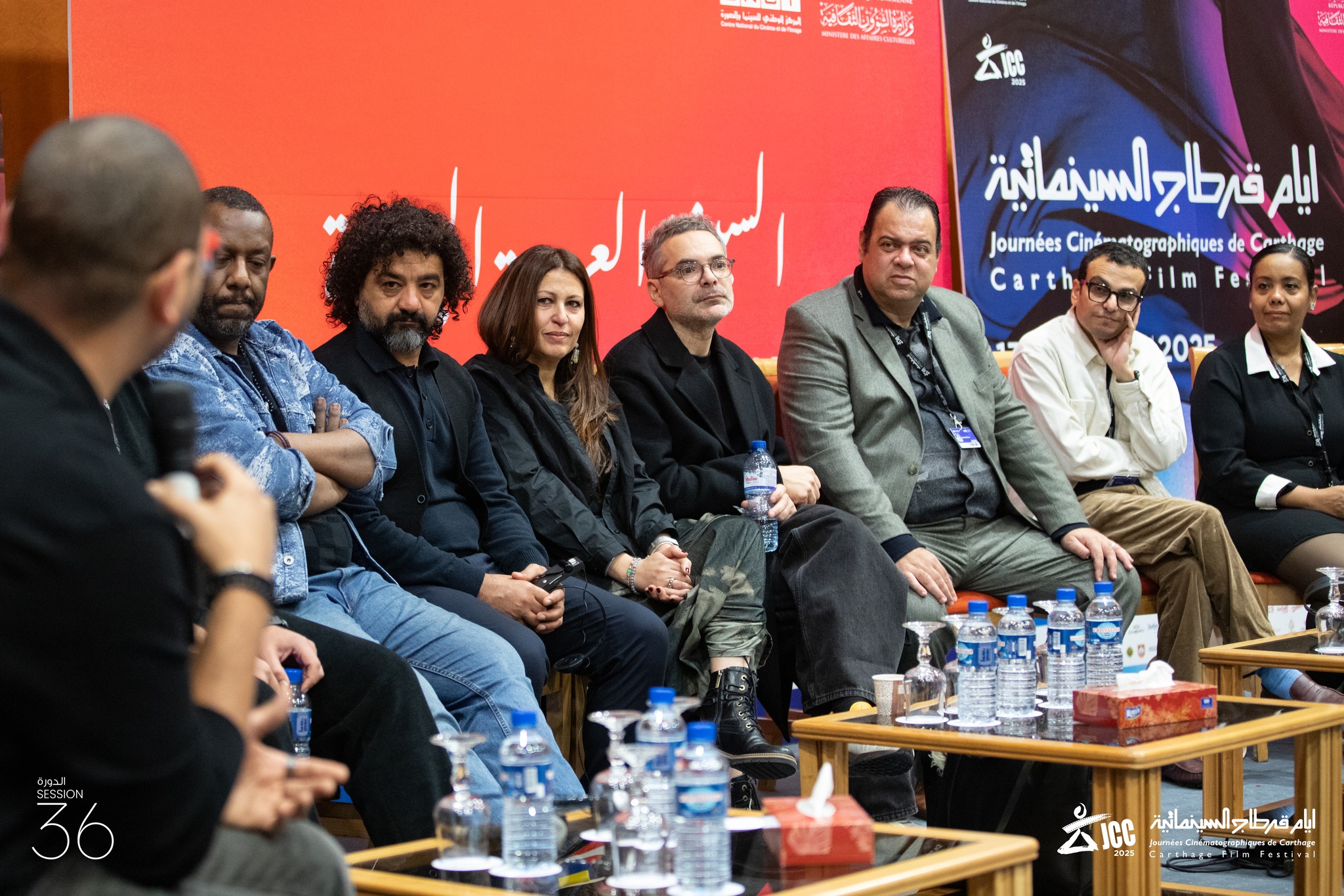 خلال مائدة مستديرة في أيام قرطاج السينمائية بحضور جمع هام من السينمائيين..   تساؤلات حول السينما العربية الجديدة.. وصنّاع أفلام عرب يناقشون المضامين وإشكاليات التمويل والتوزيع