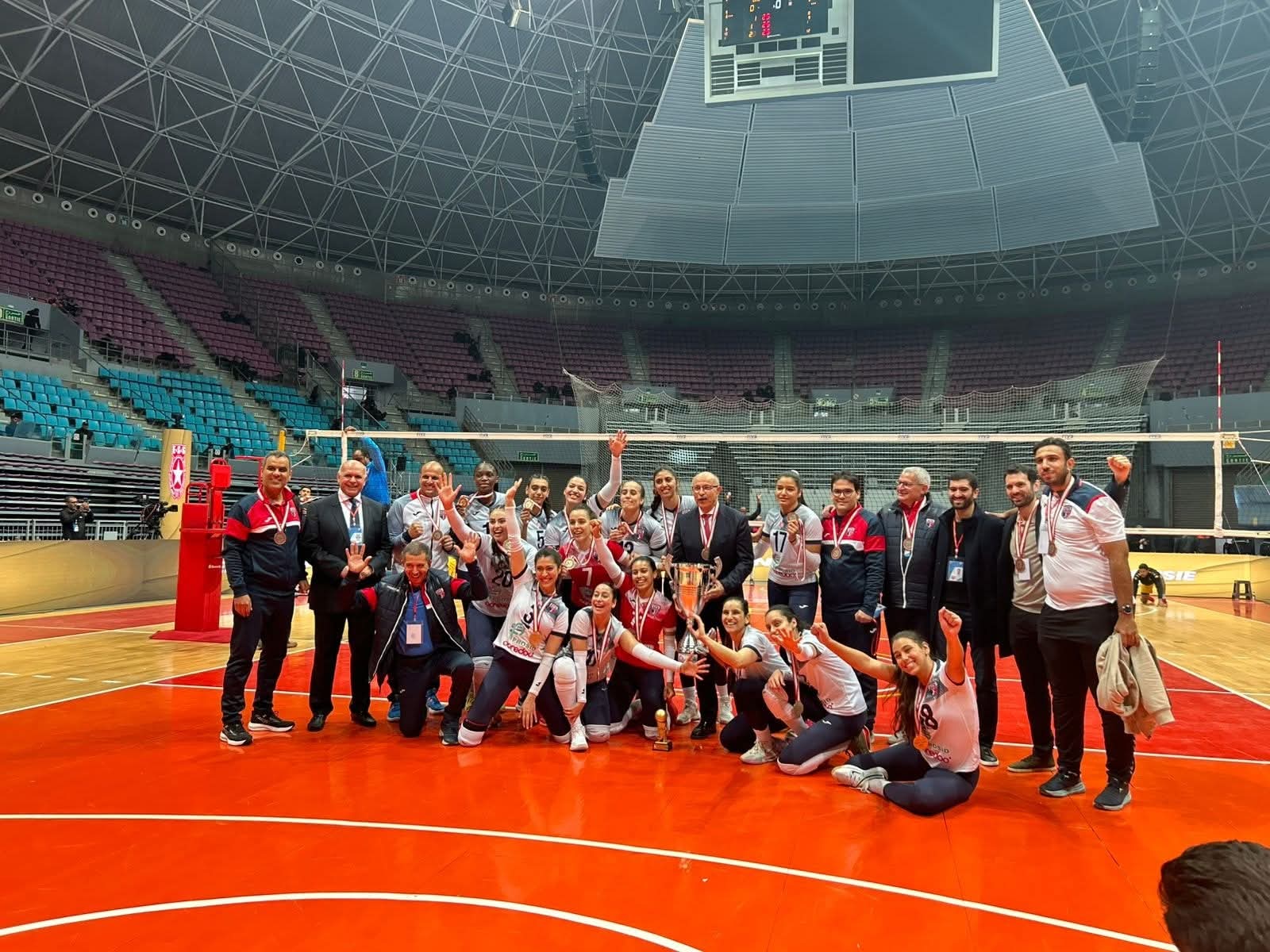 الكرة الطائرة: فتيات النسائي بقرطاج يتوجن بالكأس الممتازة