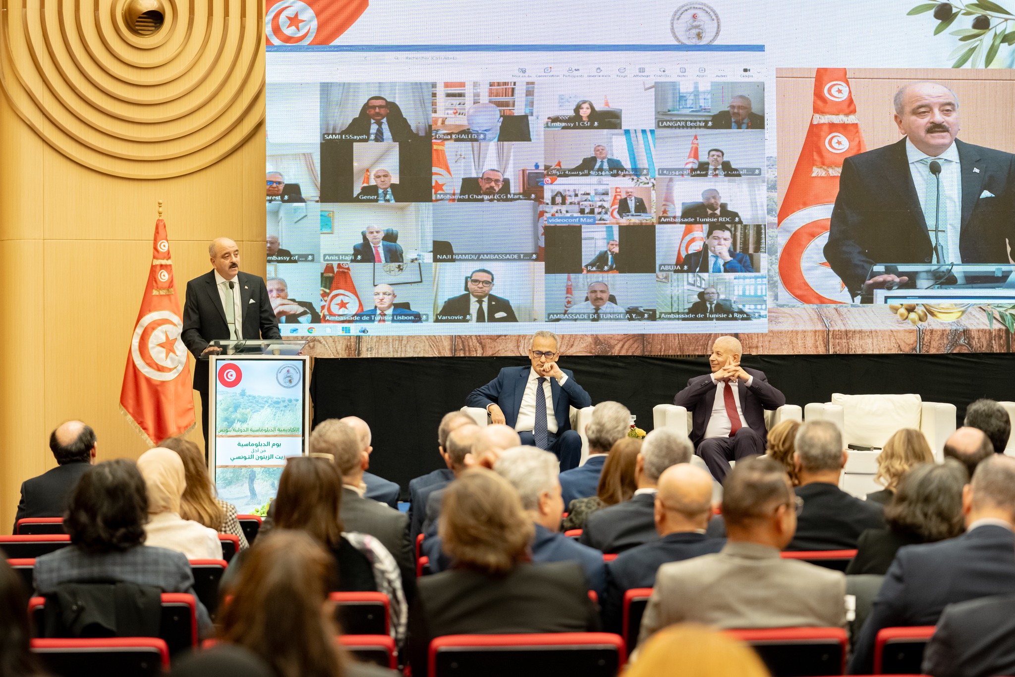 في «يوم الدبلوماسية من أجل زيت الزيتون التونسي»..   وزير الخارجية: الآلة الدبلوماسية تجندت لتثبيت زيت الزيتون في الأسواق التقليدية وولوج أسواق جديدة