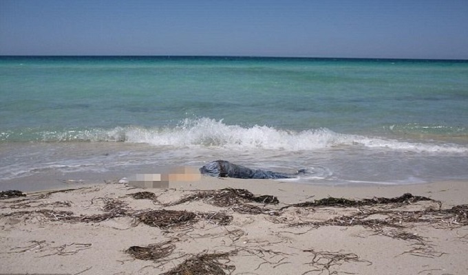 راس الجبل.. البحر يطرح جثة  شاب على شاطئ الماتلين