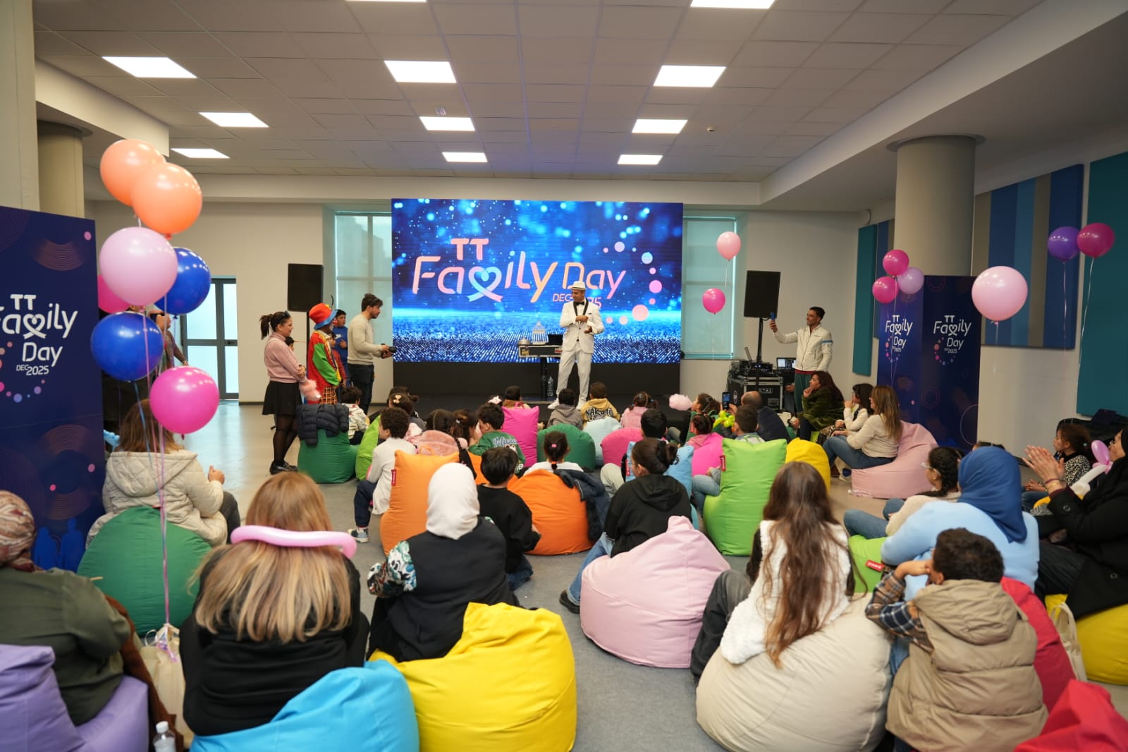 اتصالات تونس تنظم أول "يوم الأسرة بالمؤسسة".. الاسرة شريك أساسي في دعم الاستقرار المهني والأداء المؤسسي