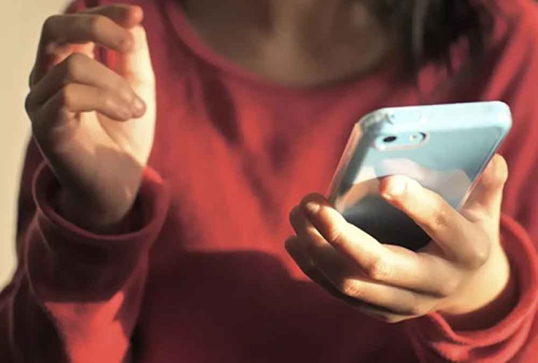 امتلاك هواتف ذكية قبل سن المراهقة يرتبط بمخاطر صحية