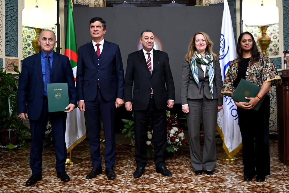 الجزائر تؤكد "مواصلة العمل مع المنظمات الدولية ودول الجوار من أجل التكفل بظاهرة الهجرة غير الشرعية"