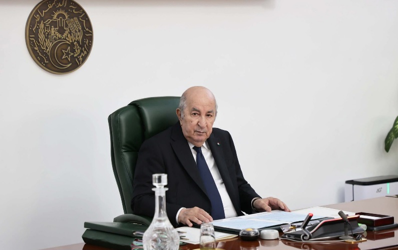 الجزائر.. قرار رئاسي بتسوية وضعية الشباب الجزائري المتواجد بالخارج في وضعيات هشة وغير قانونية