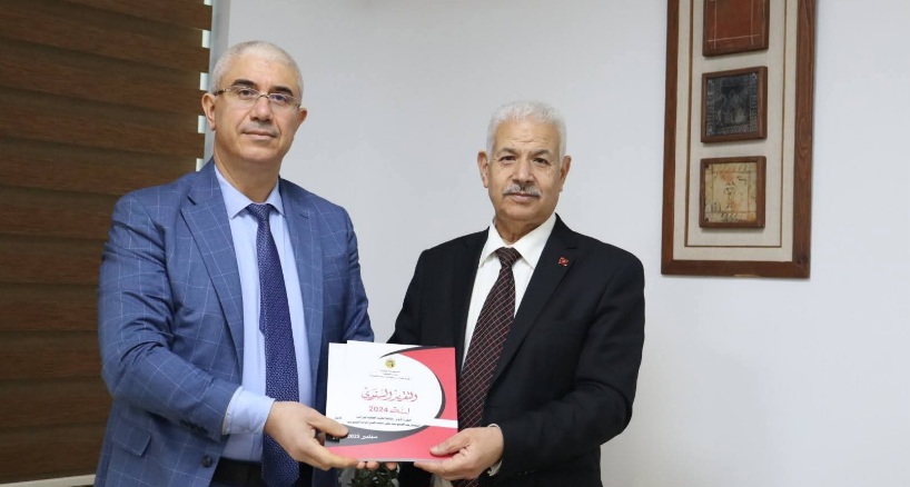 وزير التجارة يتسلم التقرير السنوي الرقابي لمراقبة المصاريف العمومية لسنة 2024